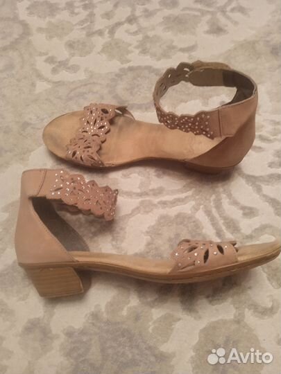 Босоножки женские