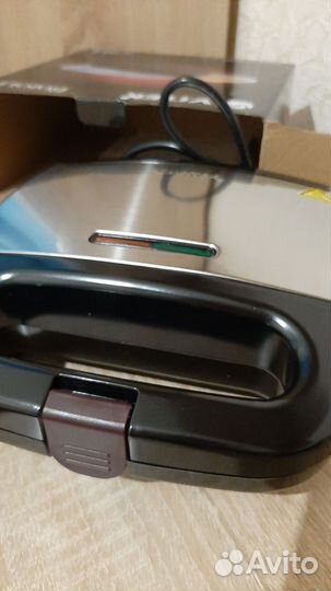 Электрическая вафельница новая
