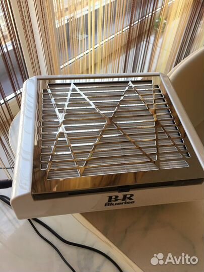 Маникюрная вытяжка