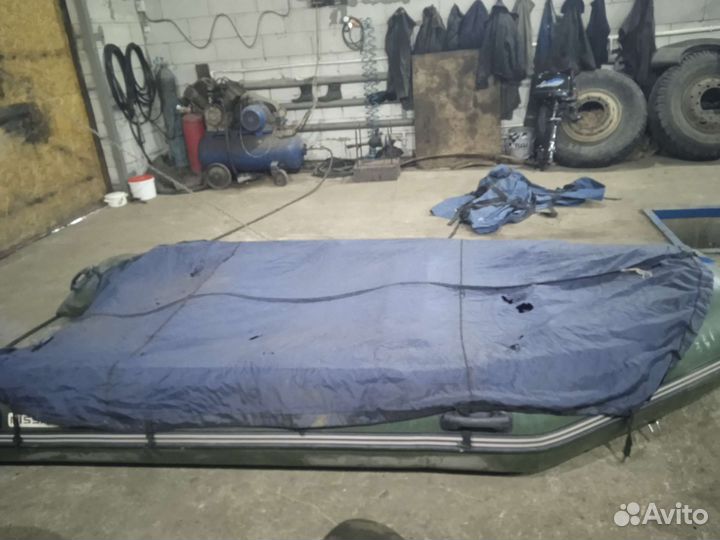 Лодка Ниссамаран 3800