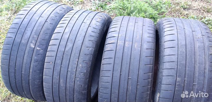 Michelin Pilot Sport 4 235/45 R17 97Y