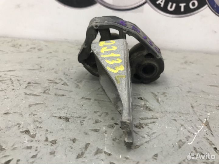 Крепление глушителя заднее левое Audi Q5 8R cdnc