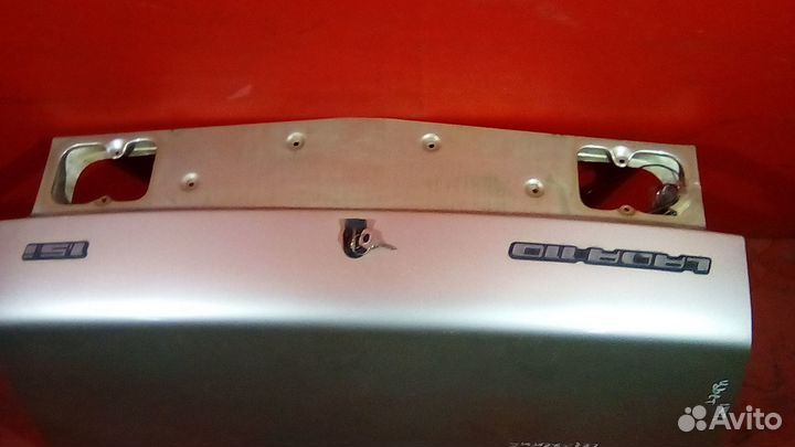 Крышка багажника Ваз 2110 Лада серебристо желтая