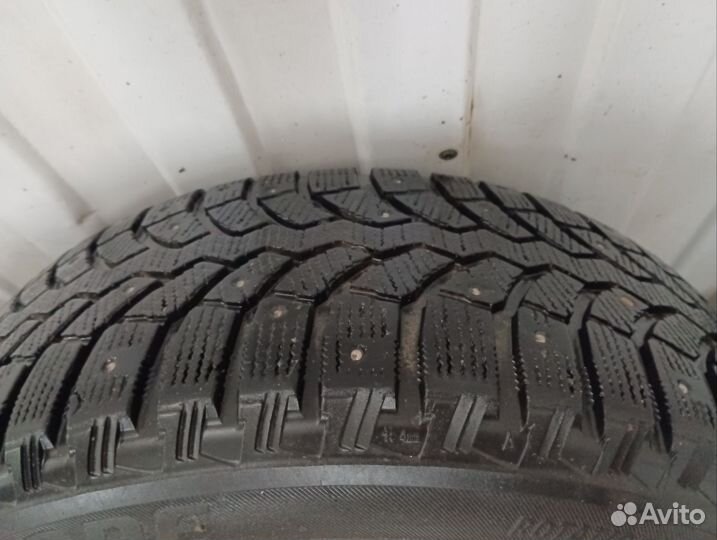 Bridgestone Blizzak Spike-01 205/55 R16