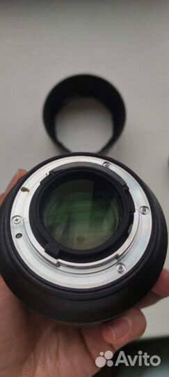 Объектив Nikon AF-S Nikkor 85mm f/1.8G + бленда