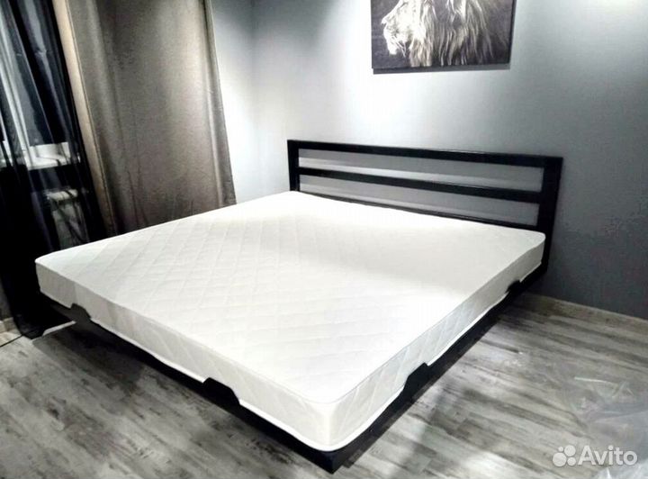 Парящая кровать на металлокаркасе