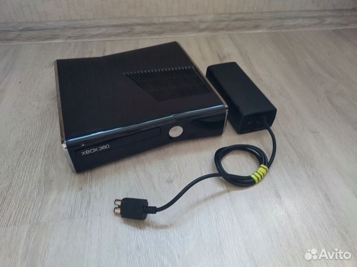 Прошитая Xbox 360 Slim (Freeboot)