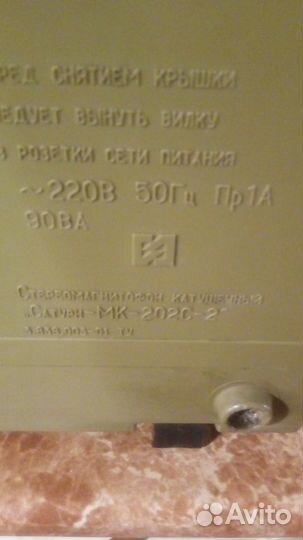 Ретро магнитофон с кассетами