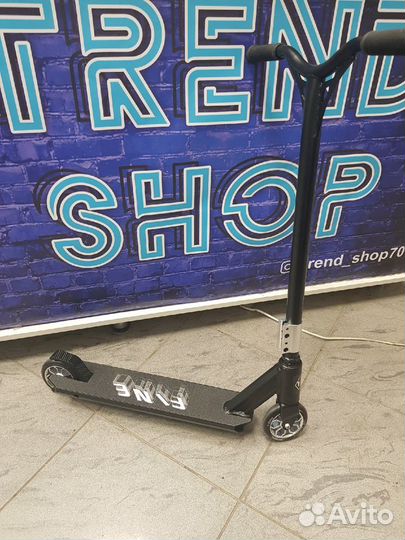 Трюковый самокат серебристый