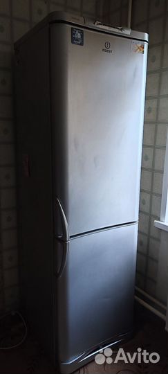 Холодильник бу Indesit