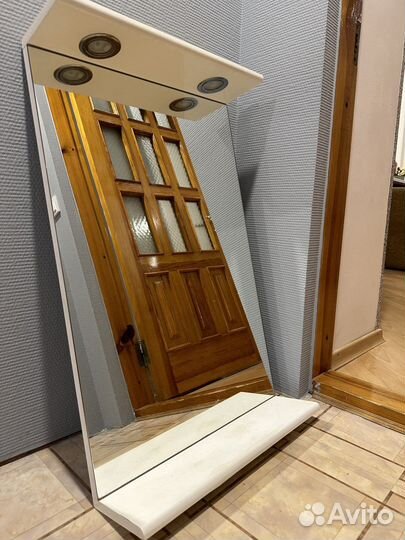 Зеркало с полкой и подсветкой