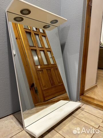 Зеркало с полкой и подсветкой