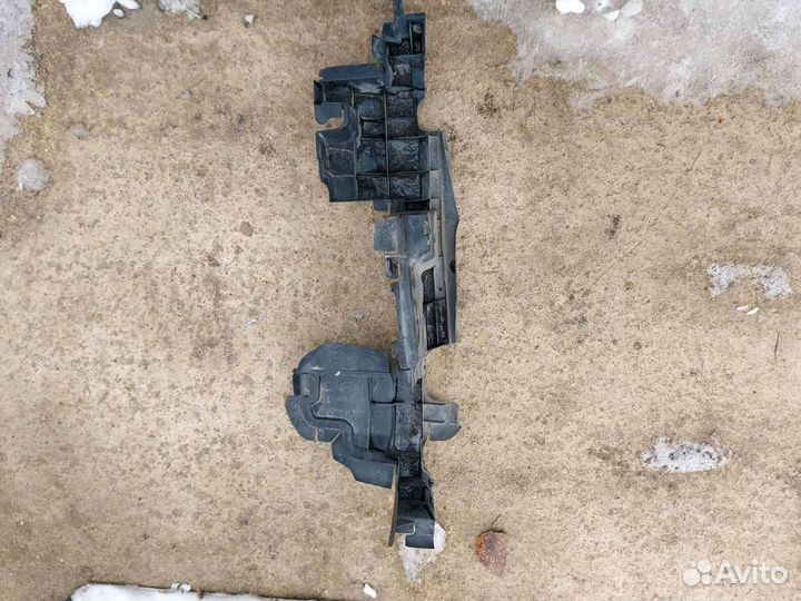 Дефлектор радиатора левый Тойота Камри V70