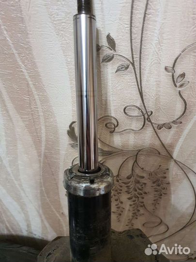 Передние стойки на ниссан Тиида