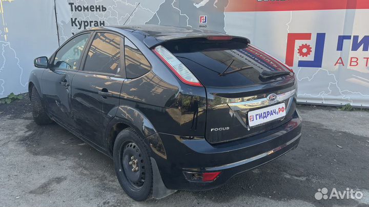 Обшивка задней панели левая Ford Focus 2 1349500