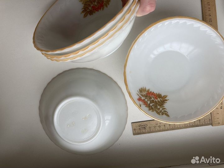 Тарелки разные стекло дерево