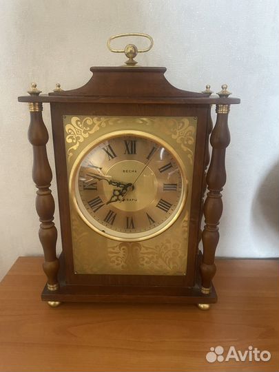 Часы настольные весна