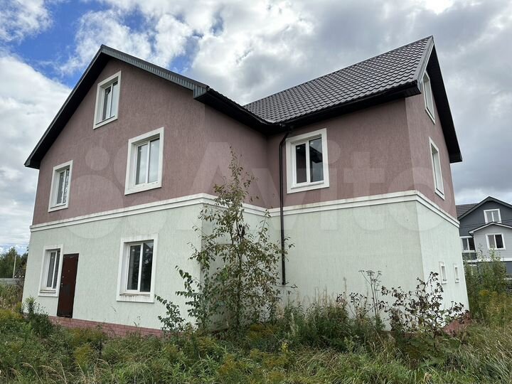Дом 285 м² на участке 7,4 сот.