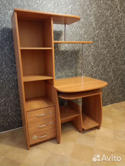 Компьютерный стол