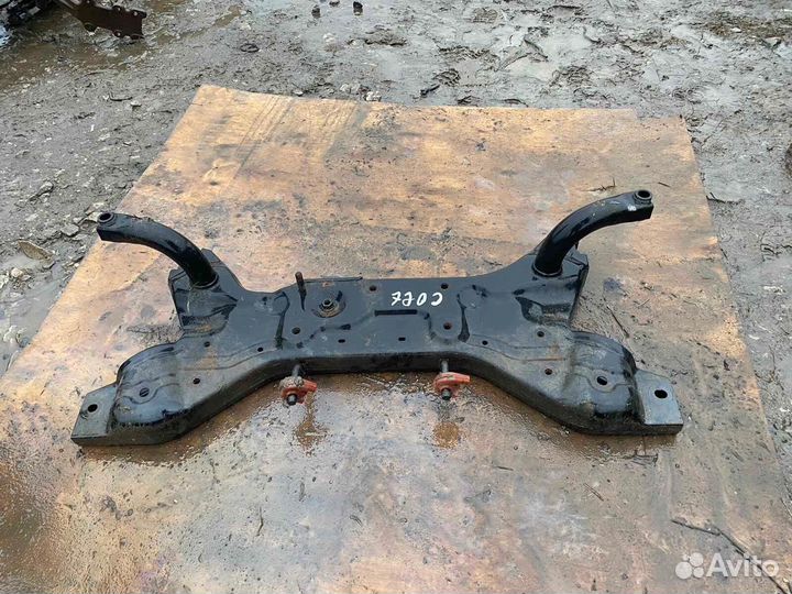 Передний подрамник Mitsubishi Colt z30