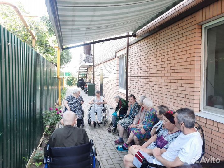 Уход за пожилыми людьми - сиделка