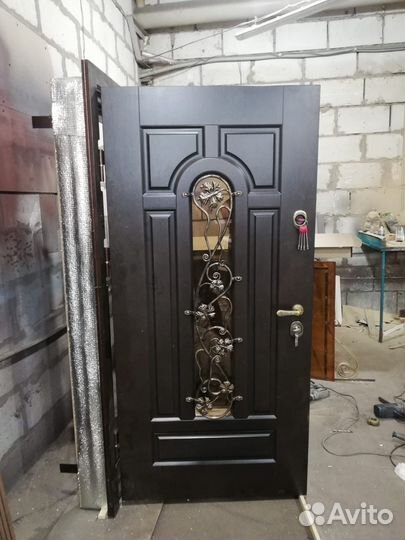 Дверь подъездная