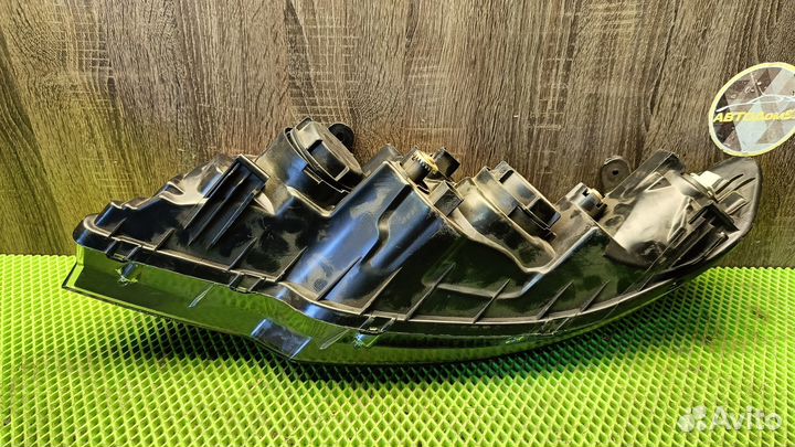 Фара передняя правая Kia Cerato 2 TD 08-13