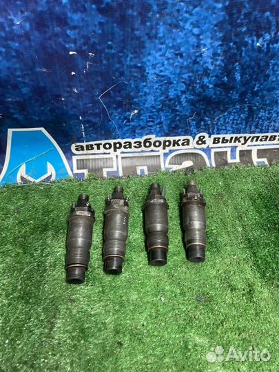 Форсунка топливная Jeep Grand Cherokee WJ 3.1 2003