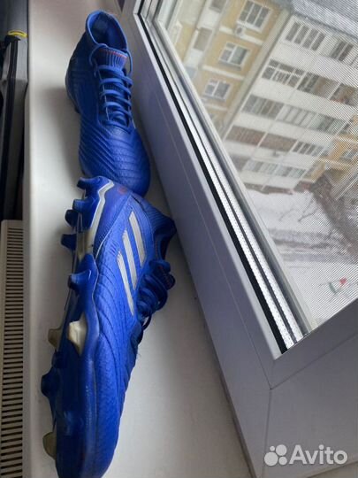 Футбольные бутсы adidas predator