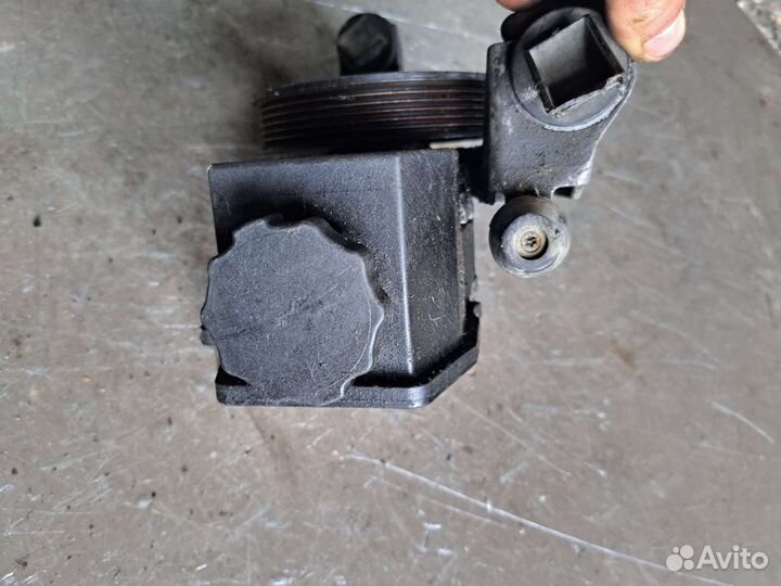 Насос гидроусилителя Mercedes W203