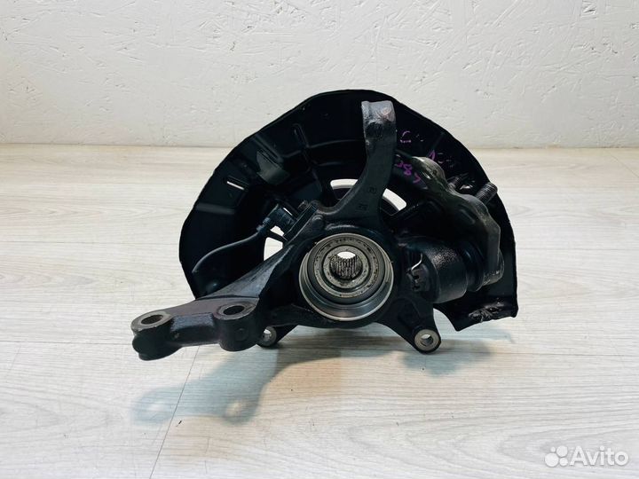 Кулак поворотный передний правый Toyota Camry 40