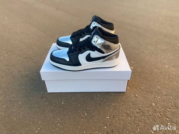 Кроссовки Nike Air Jordan 1