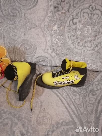 Лыжные ботинки детские р. 33