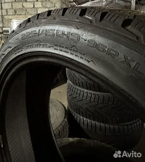 Nokian Tyres Hakkapeliitta R2 225/45 R19