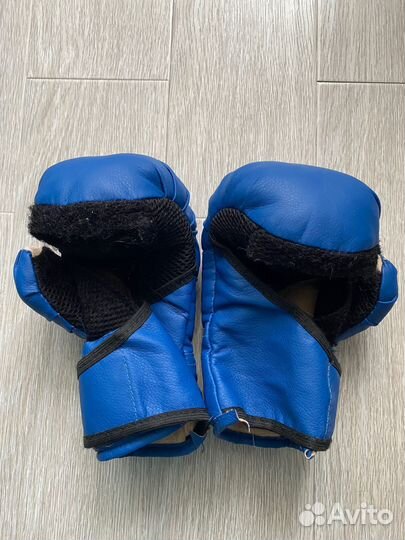 Шлем и перчатки для единоборств подростковые