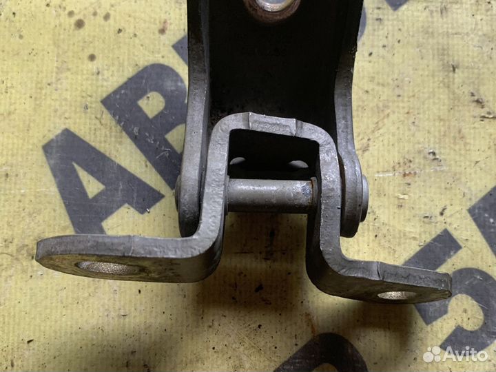 Петля двери передняя левая верхняя Lifan X60