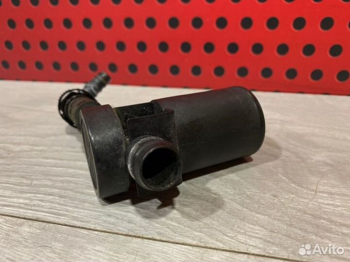 Насос стеклоомывателя Toyota Land Cruiser 200 2015