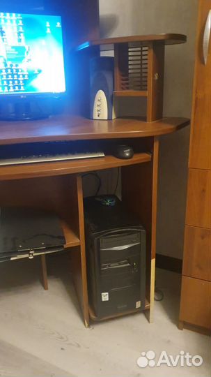 Компьютерный стол