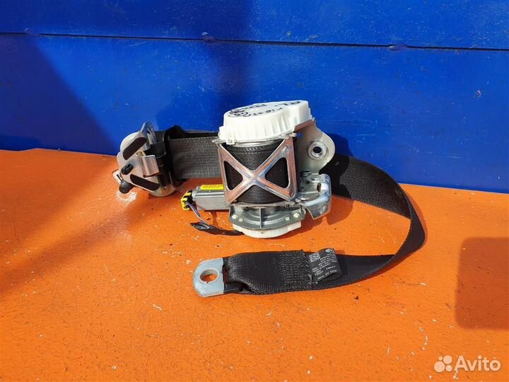 Ремень безопасности передний левый Ford Fiesta 6