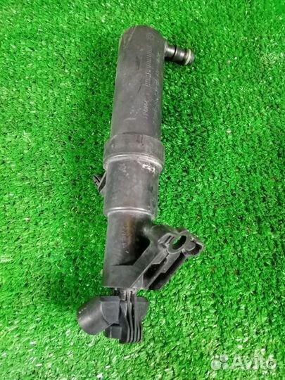 Форсунка омывателя фар левая Mercedes-Benz C180