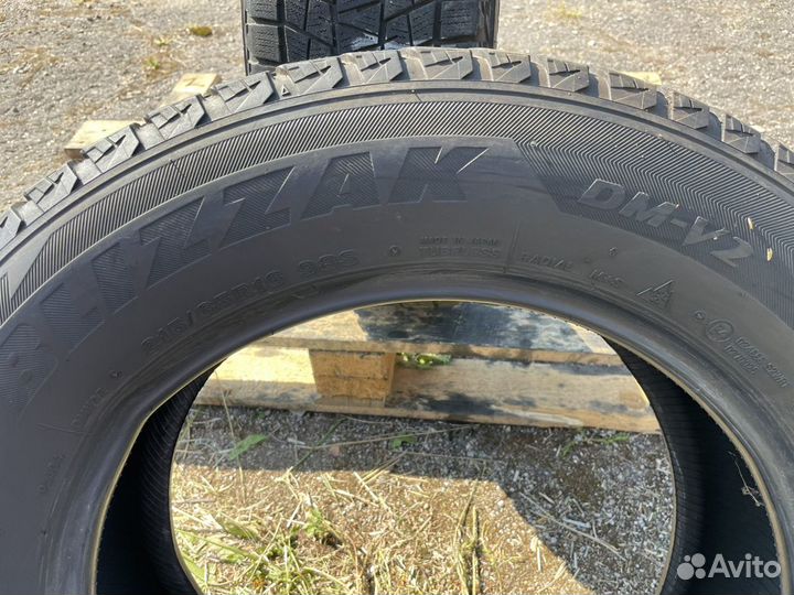 Bridgestone Blizzak DM-V1 215/65 R16