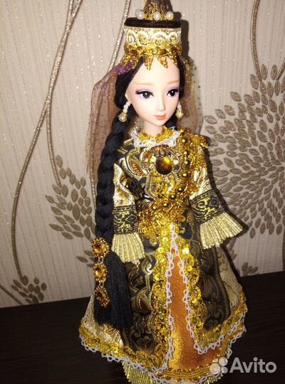 Сувенирная кукла ручной работы