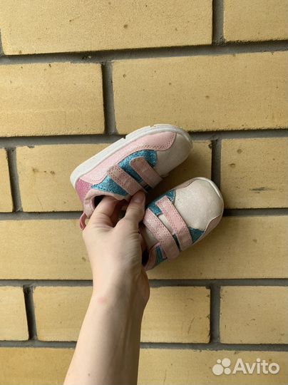 Кроссовки