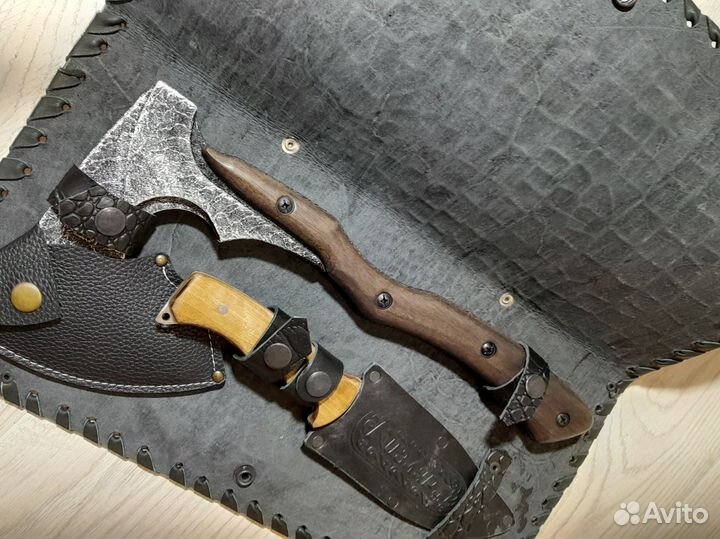 Набор нож и топор в кожаной скрутке