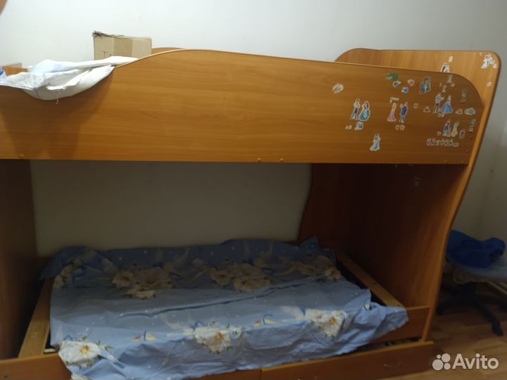 Двухъярусная кровать
