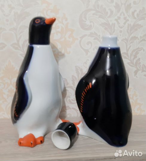Фарфоровые штофы казаки, пингвины лфз