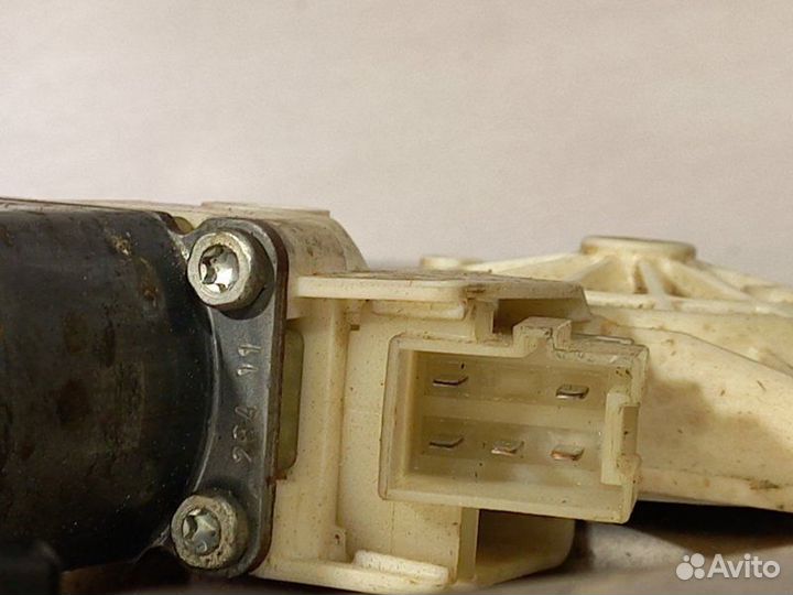 Стеклоподъемник задний левый Mercedes Benz C-Class