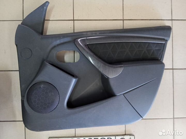 Обшивка передней правой двери Рено Дастер Renault