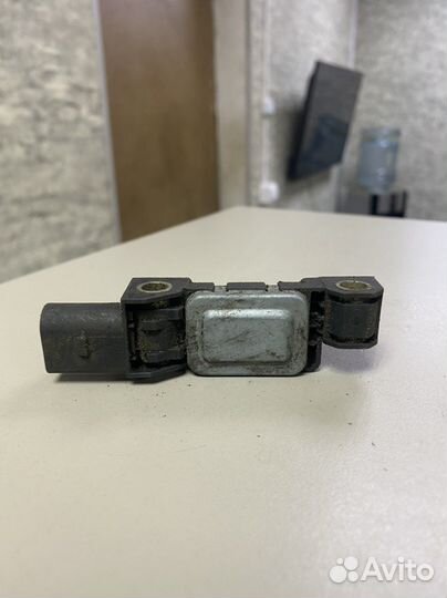 Датчик удара боковой Ауди А6 С5 А8 Д3