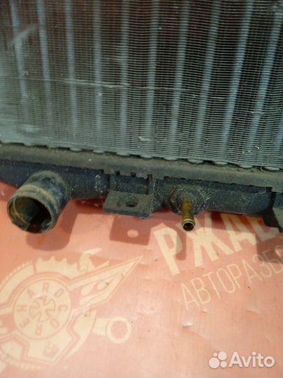 Диффузор вентилятор передний Nissan Presea R11